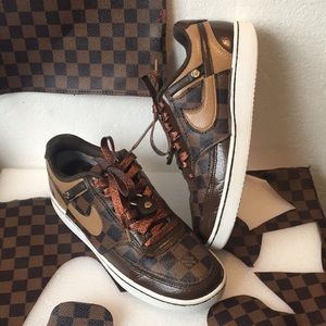 Custom Women Nike Louis Vuitton ( size 8 )